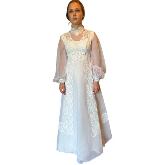 Vintage 1970s Sheer Lace High Neck Bridal Wedding Gown with Bow Detail 
 XS - Picture 3 of 17